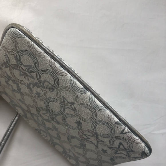 Coach Wristlet - Picture 5 of 8